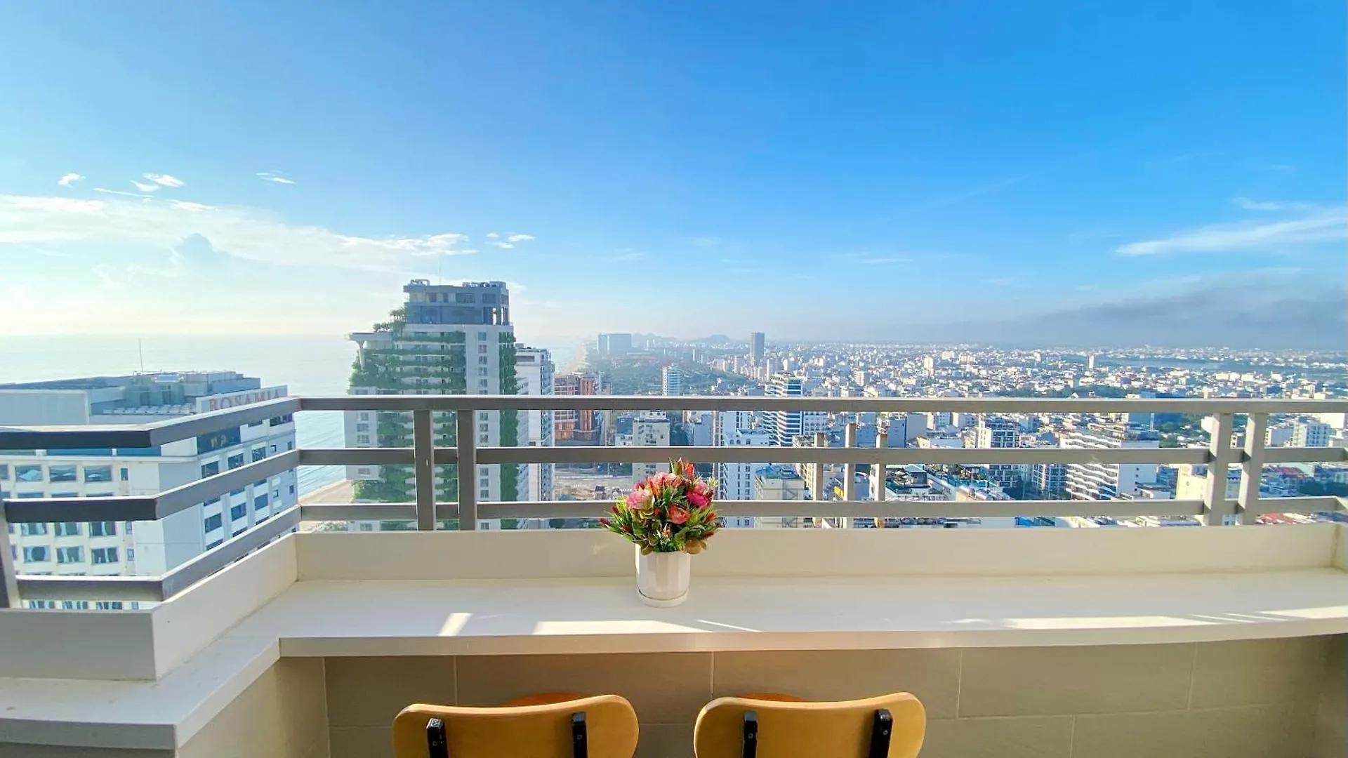Open View Home At My Khe Beach, Danang Muong Thanh Building Vietnam